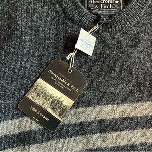 New with tag - Abercrombie & Fitch men’s XL 100% wool crewneck sweater.